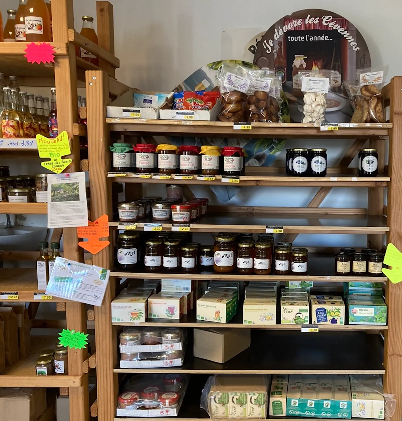 Lo Chuc e lo Muc, Café- Épicerie de Barre des Cévennes, rayons produits locaux