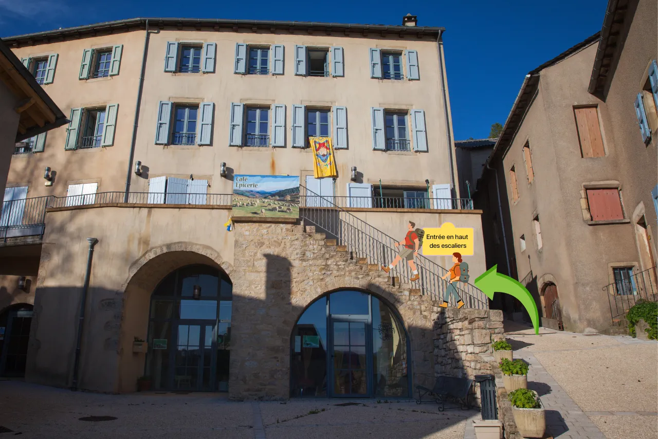 Lo Chuc e lo Muc, Café- Épicerie de Barre des Cévennes, entrée du Café vue de la Place de