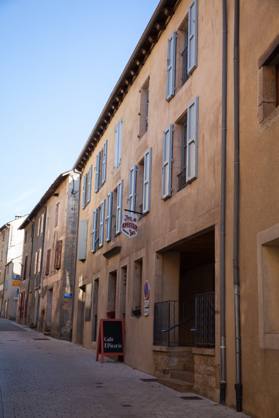 Lo Chuc e lo Muc, Café- Épicerie de Barre des Cévennes, Rue Principale