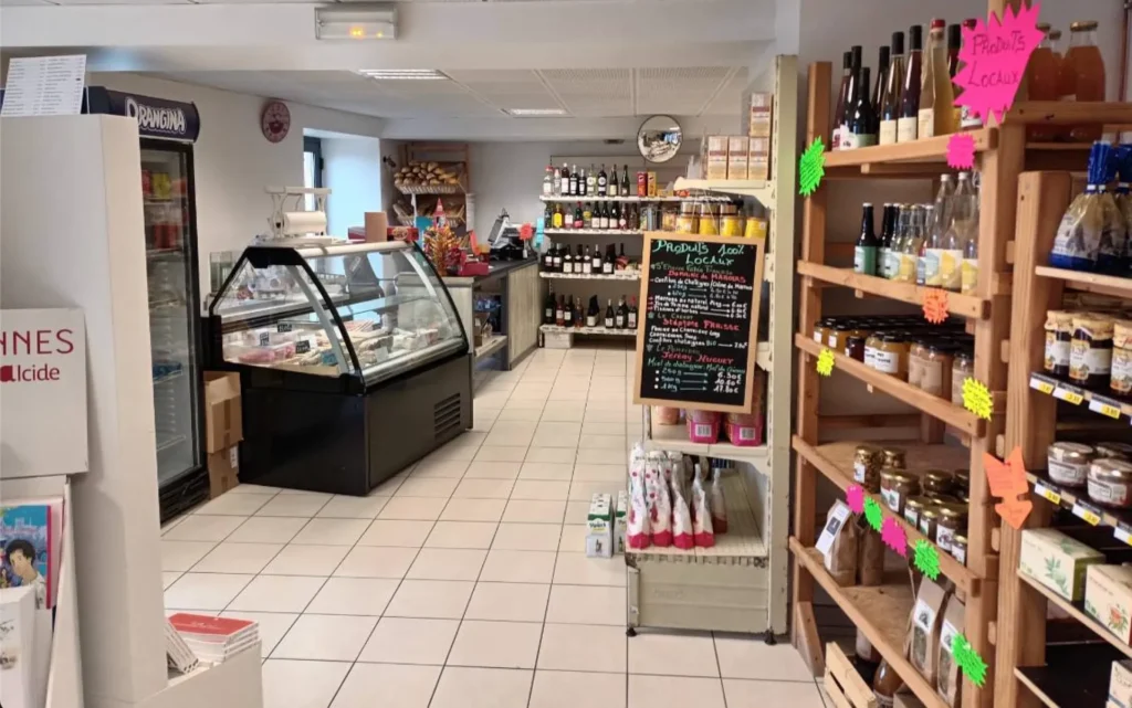 Lo Chuc e lo Muc, Café- Épicerie de Barre des Cévennes, intérieur de l'épicerie