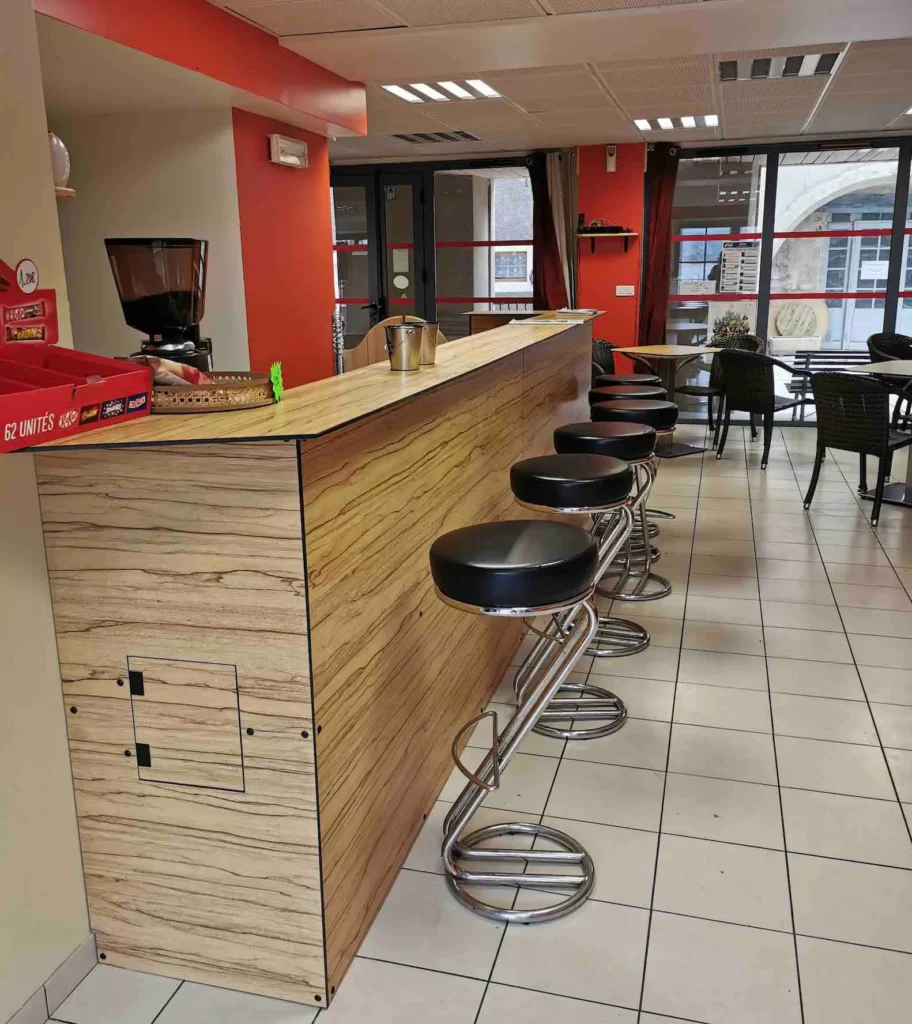 Lo Chuc e lo Muc, Café- Épicerie de Barre des Cévennes, intérieur du café