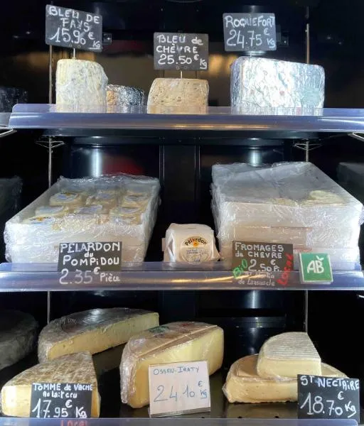 Lo Chuc e lo Muc, Café- Épicerie de Barre des Cévennes, rayon fromages