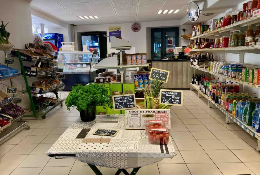 Lo Chuc e lo Muc, entrée de l'épicerie de Barre des Cévennes